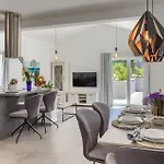 Camelia Semesterbostad