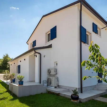 Holiday home Camelia