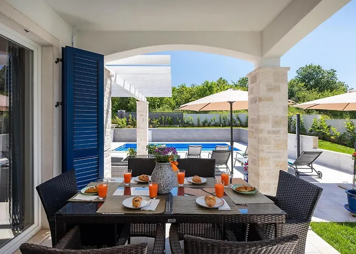 Camelia 別荘 ポレッチ